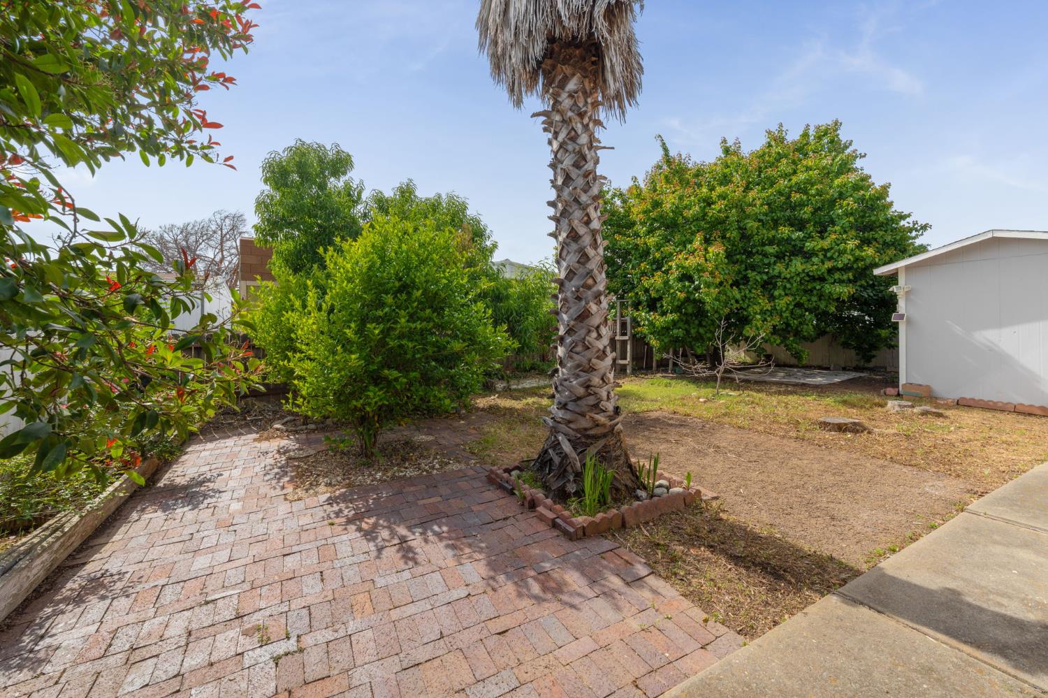 240 California Loop Sacramento, CA 95823 - Photo 34 of 42