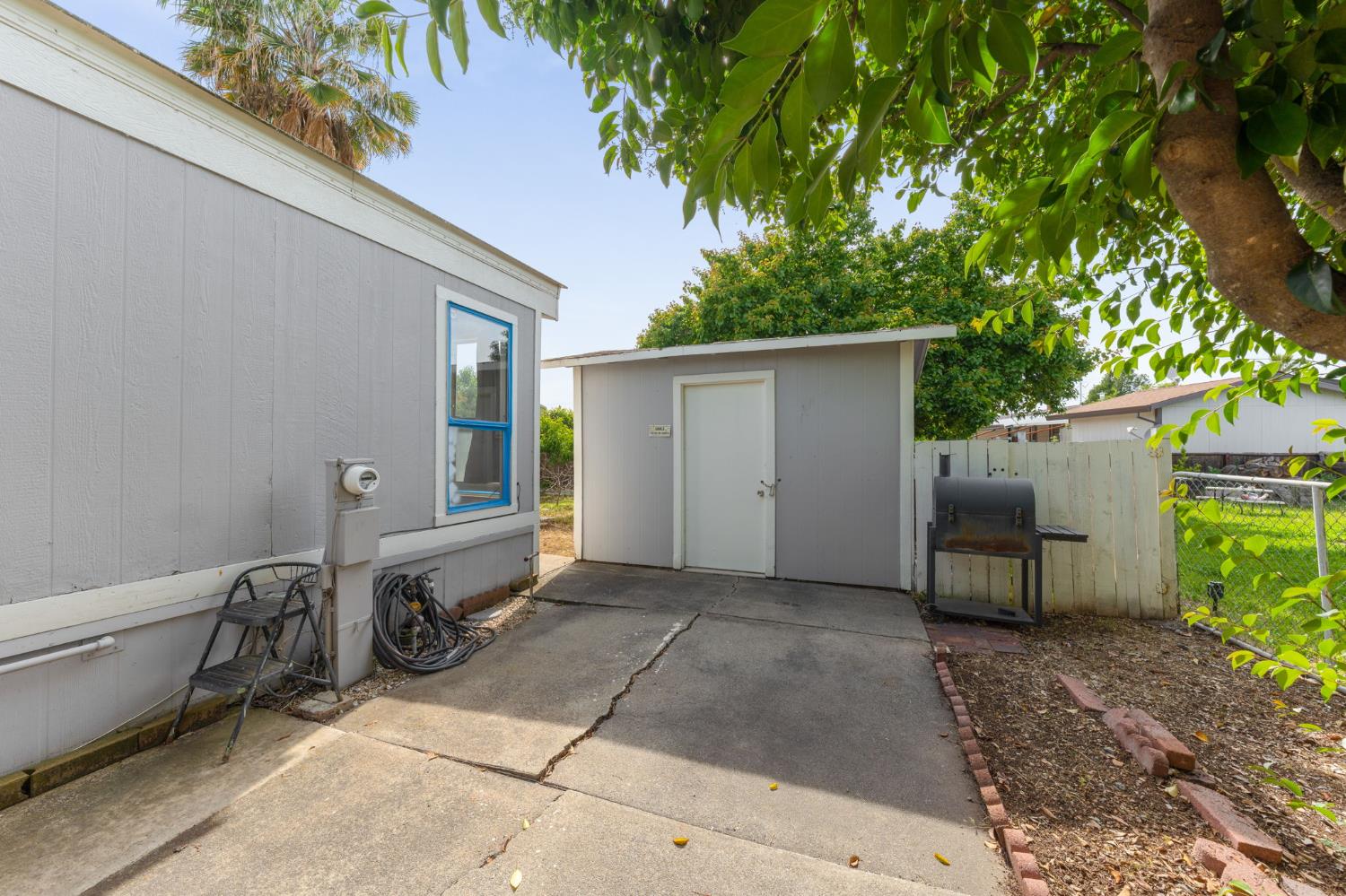 240 California Loop Sacramento, CA 95823 - Photo 40 of 42