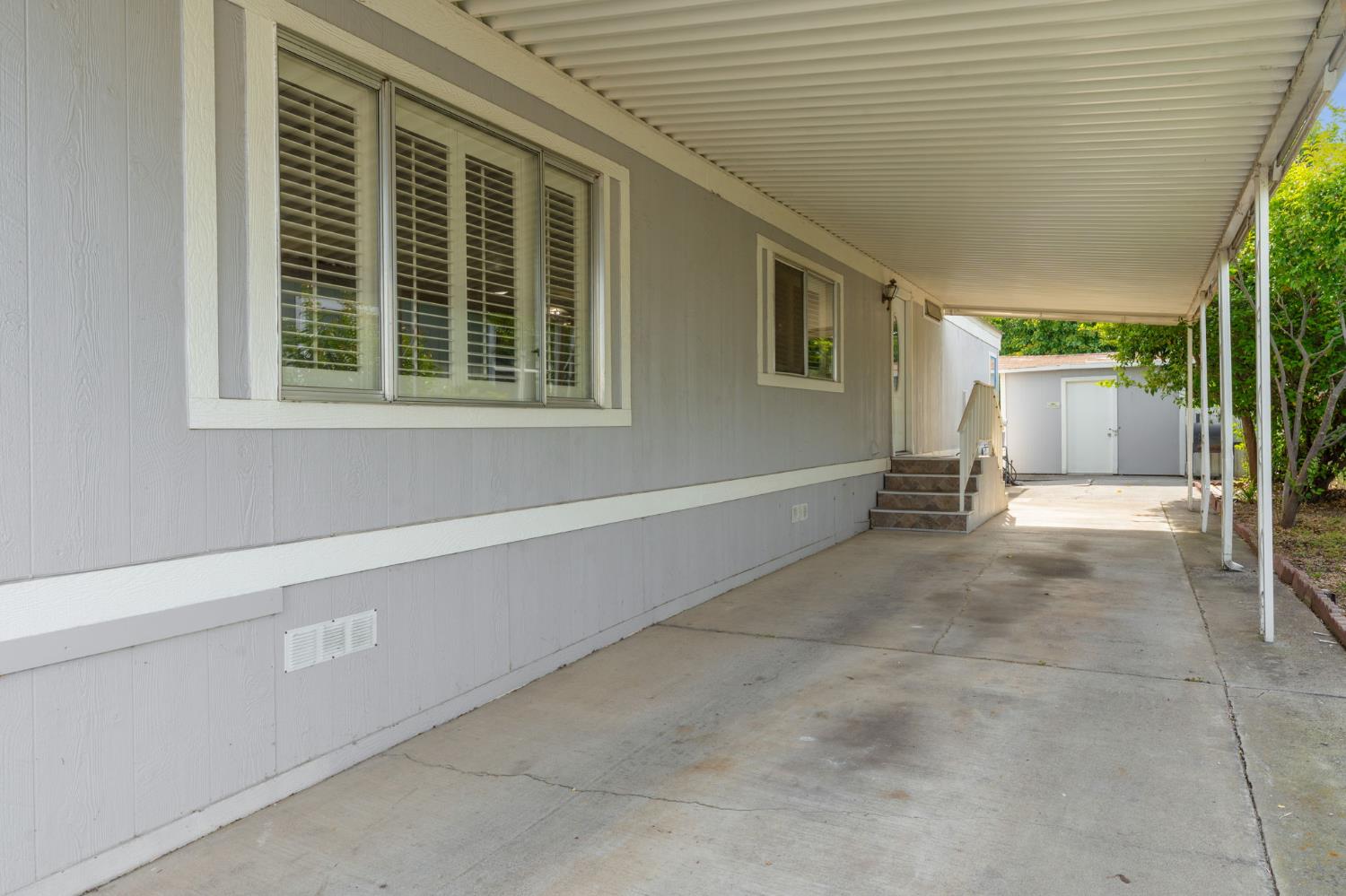 240 California Loop Sacramento, CA 95823 - Photo 4 of 42