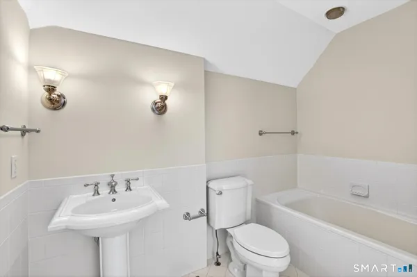 $1,650,000 | 7 Winhall Lane, West Hartford, CT 06105