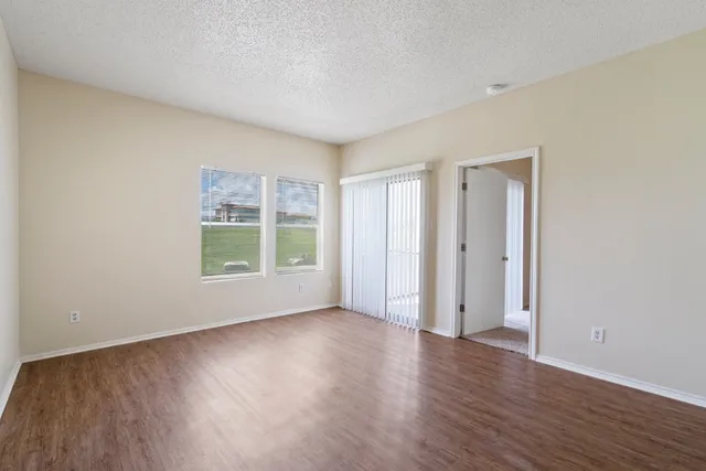 $899 | 12166 Metric Boulevard, Unit 1013, Austin, TX 78758