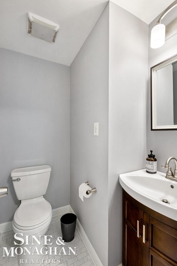 884 Hawthorne Road Grosse Pointe, MI 48236 - Photo 20 of 36 50121865-19.JPG