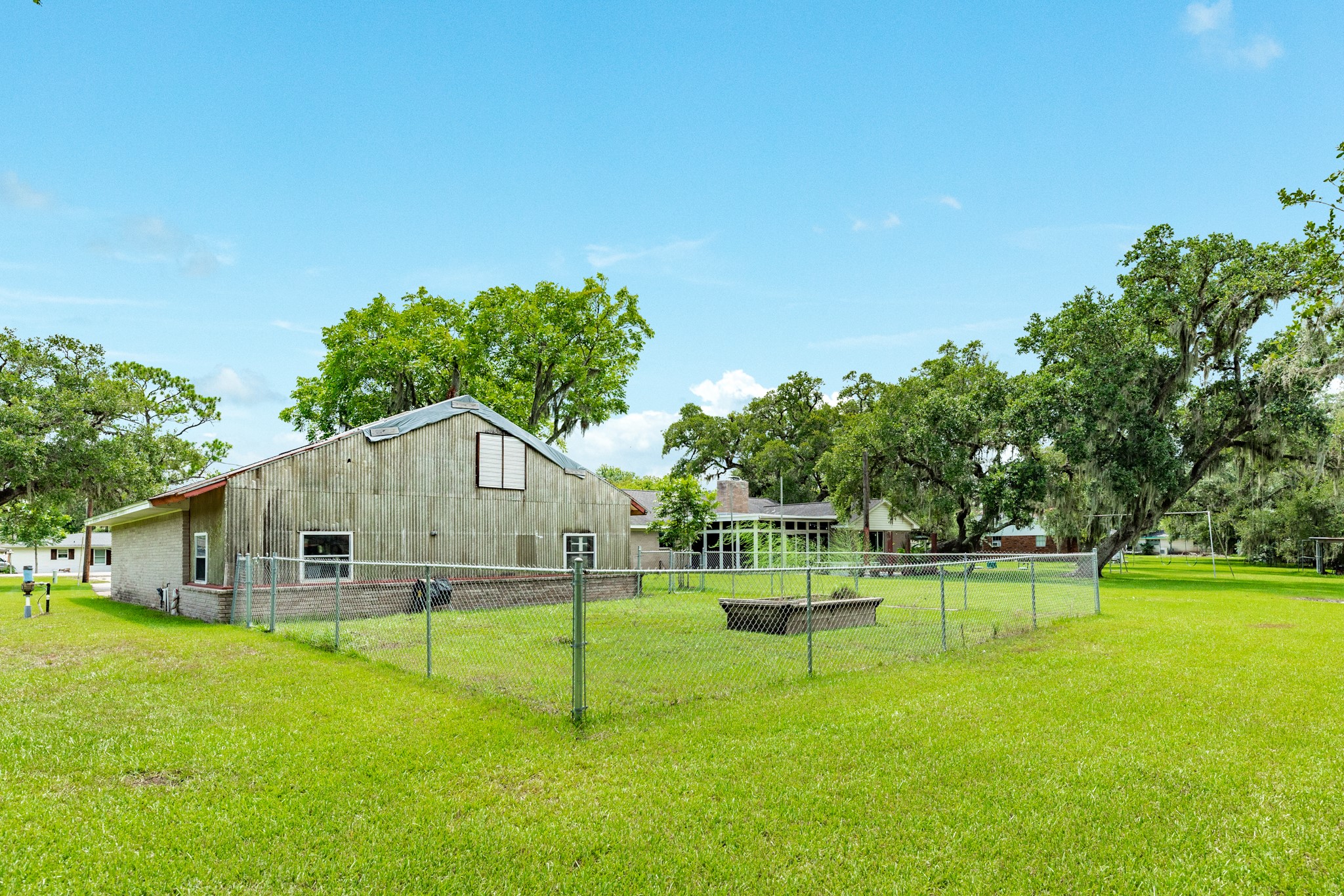 511 Edgewater Street Clute, TX 77531 - Photo 35 of 43