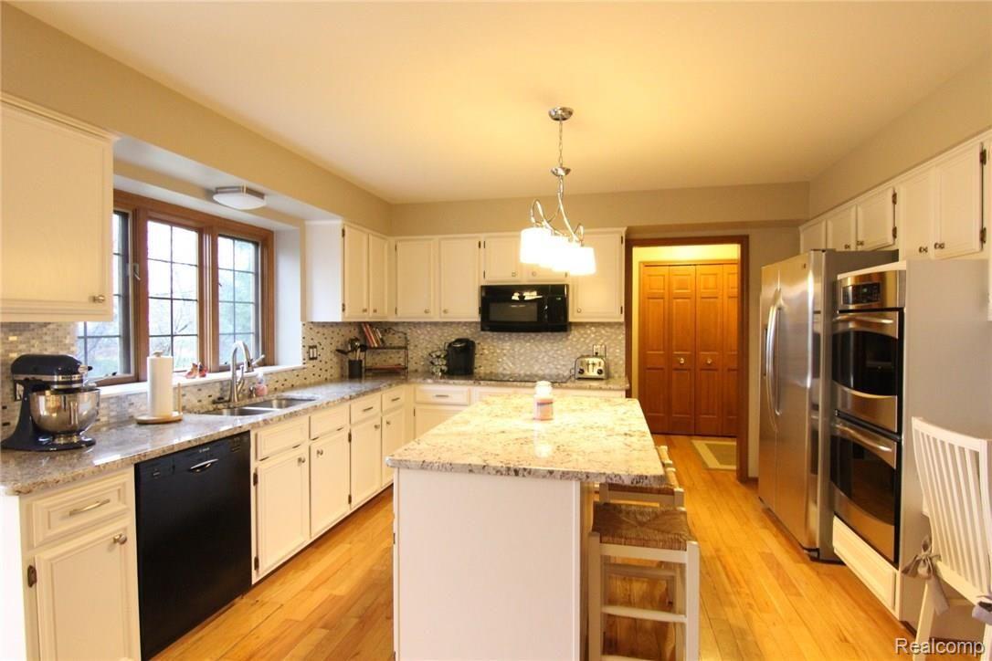 3033 Kilburn Road West Rochester, MI 48306 - Photo 9 of 52 IMG_7781.JPG