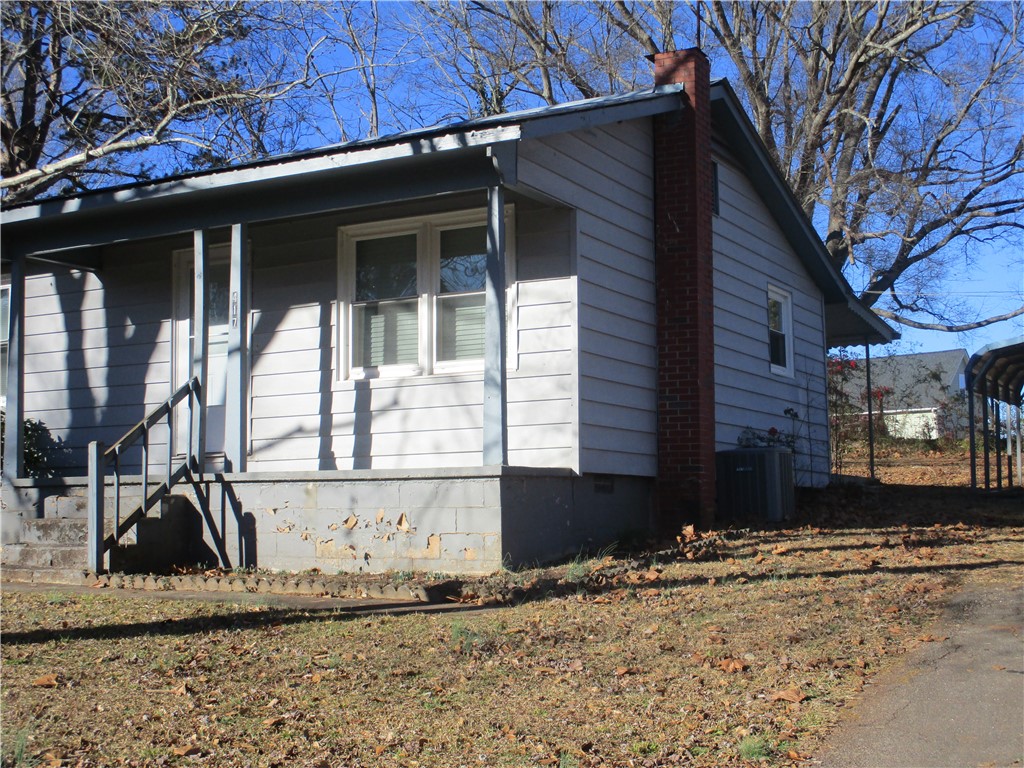 417 Welborn Road West Union, SC 29696 - Photo 2 of 17