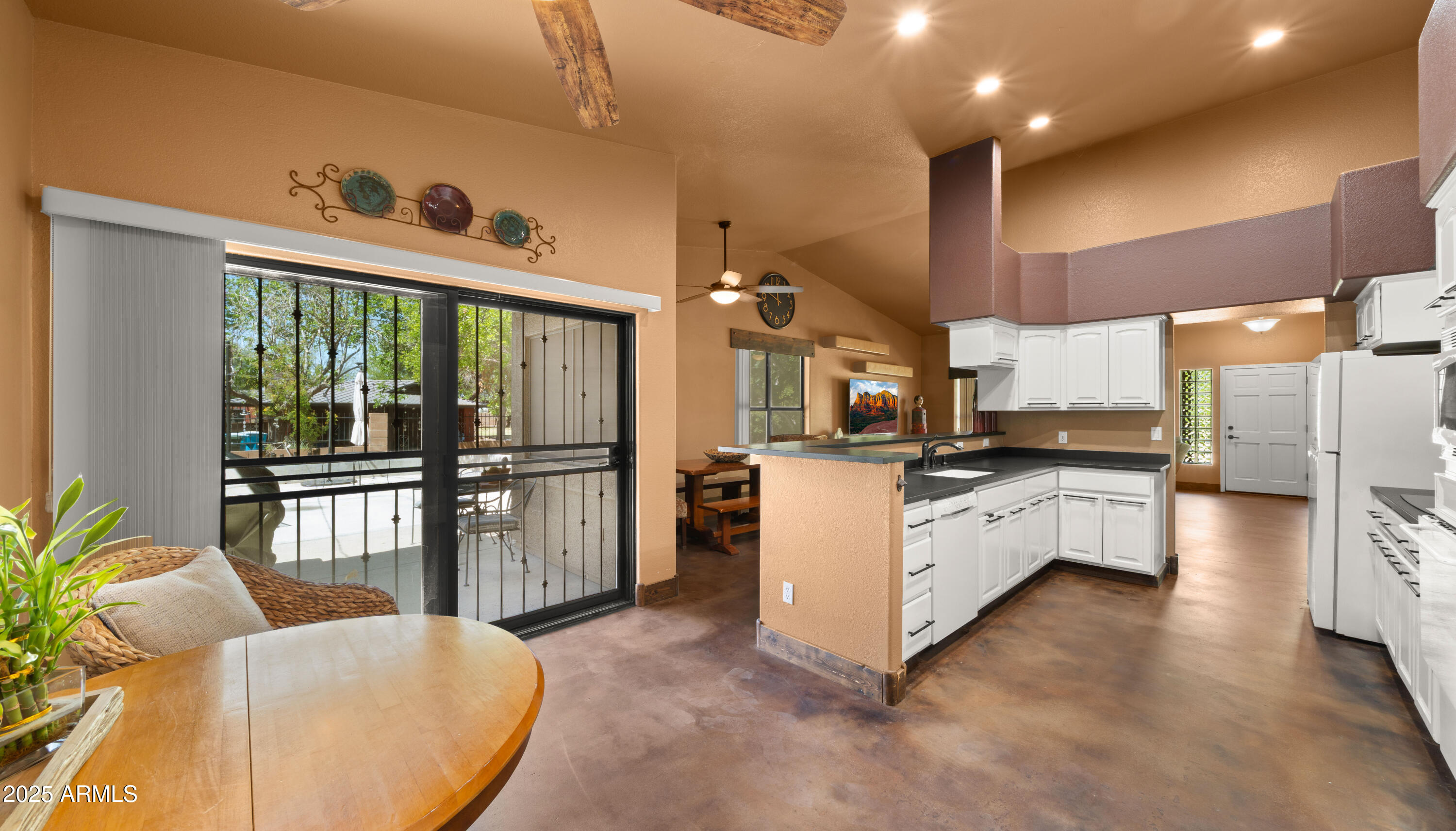 2311 West Dobbins Road Phoenix, AZ 85041 - Photo 10 of 68 Kitchen