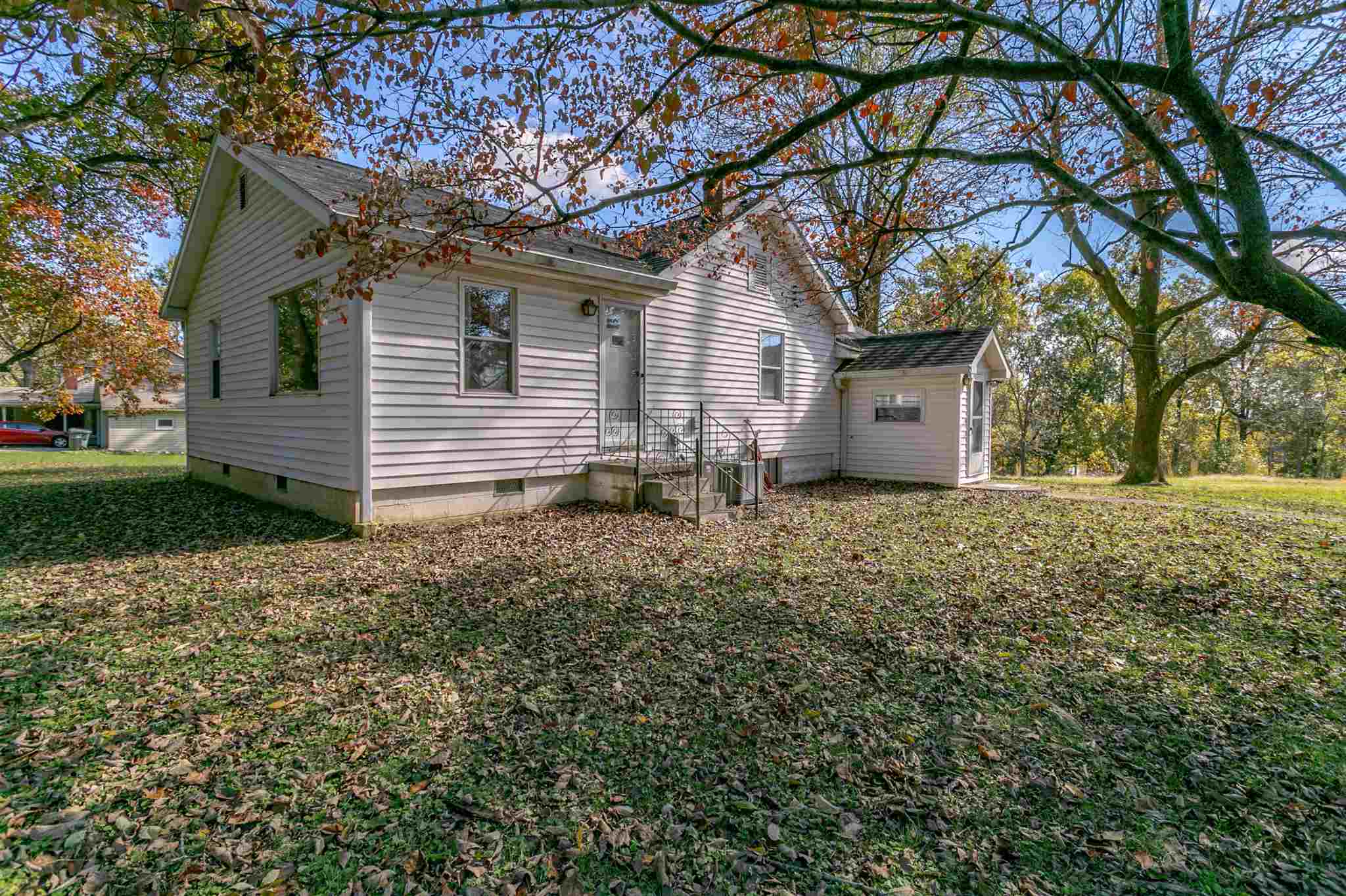 941 Campbell Road Evansville, IN 47725 - Photo 2 of 20 Gallery Image 2