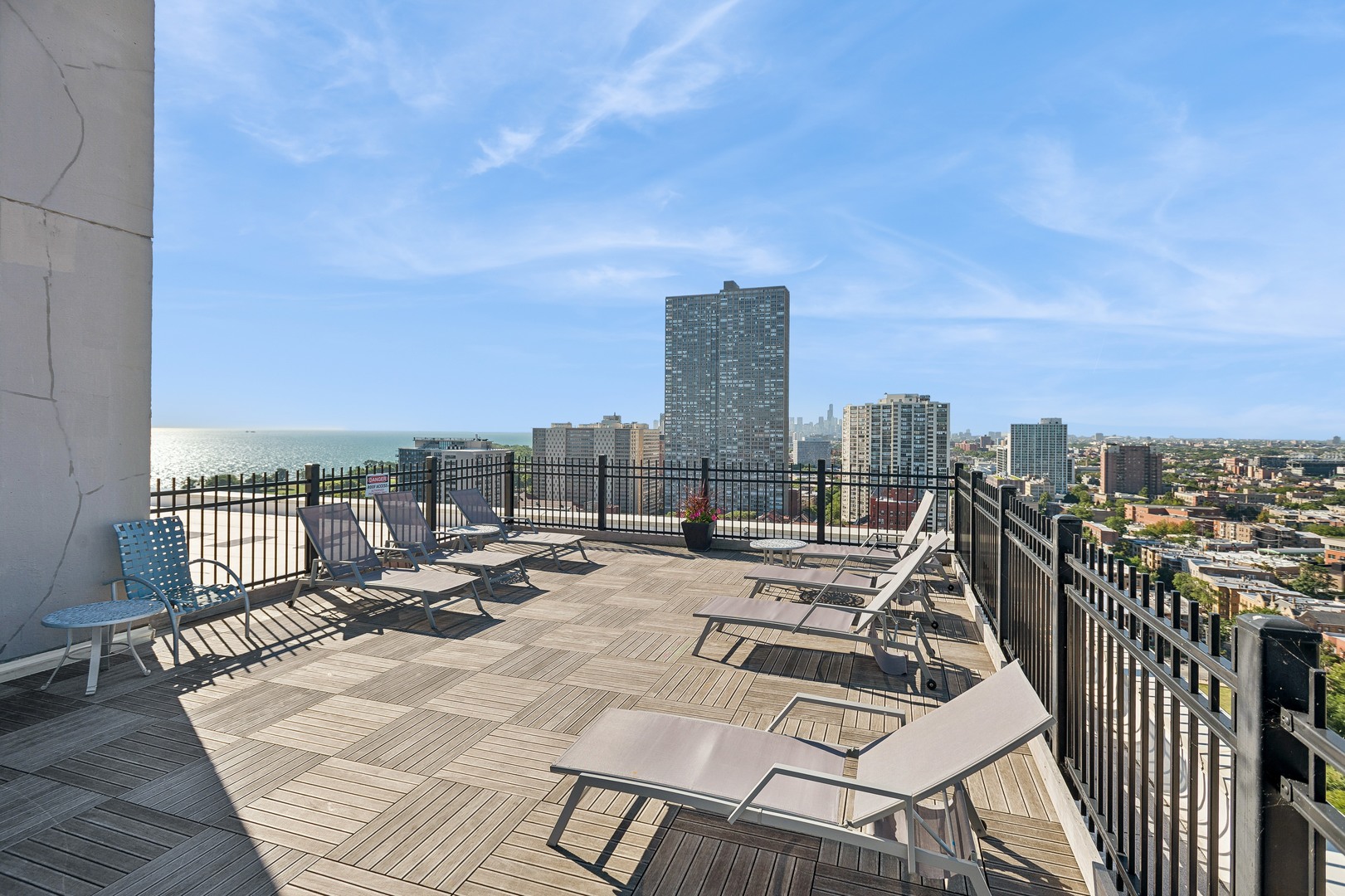 720 West Gordon Terrace, Unit 7G Chicago, IL 60613 - Photo 4 of 4 a view of a terrace with wooden benches