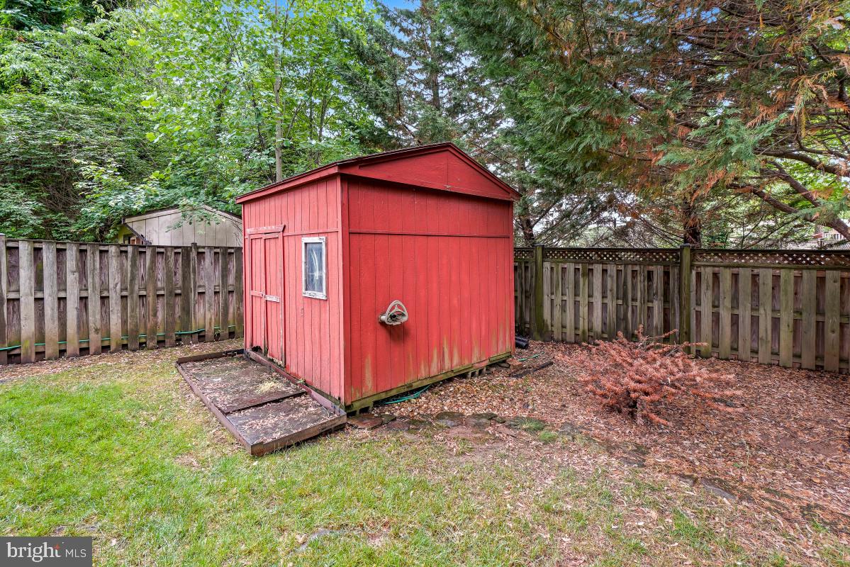 404 Tapawingo Road Southeast Vienna, VA 22180 - Photo 35 of 44