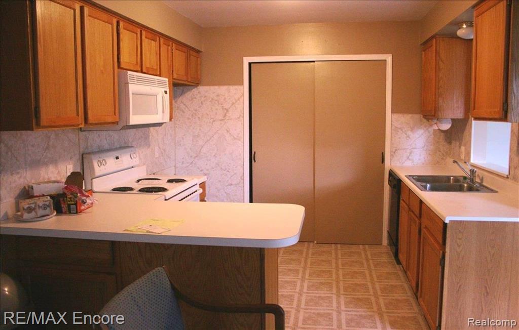 2633 Culbertson Avenue Rochester Hills, MI 48307 - Photo 9 of 11