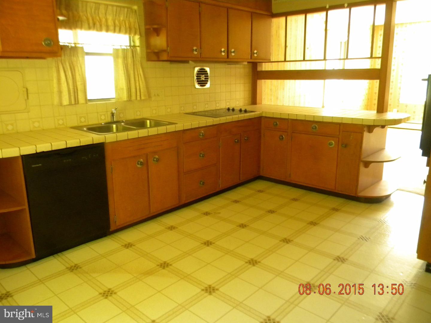64 Upland Road Wyomissing, PA 19609 - Photo 5 of 17 Gallery Image 5