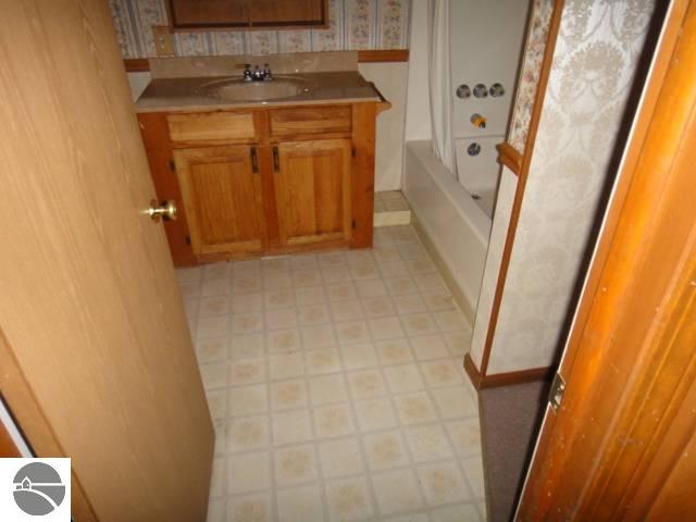 132 Lake Valley Road Northeast Kalkaska, MI 49646 - Photo 16 of 20 1729574-15.JPG