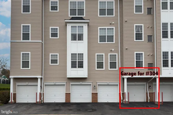 $390,000 | 8601 Roaming Ridge Way, Unit 304, Odenton, MD 21113
