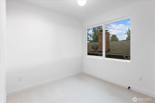 $689,950 | 10734 Interlake Avenue North, Seattle, WA 98133