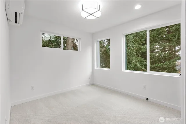 $689,950 | 10734 Interlake Avenue North, Seattle, WA 98133