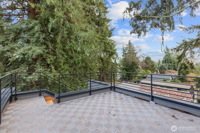 $689,950 | 10734 Interlake Avenue North, Seattle, WA 98133