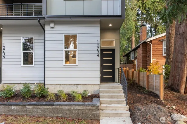 $689,950 | 10734 Interlake Avenue North, Seattle, WA 98133