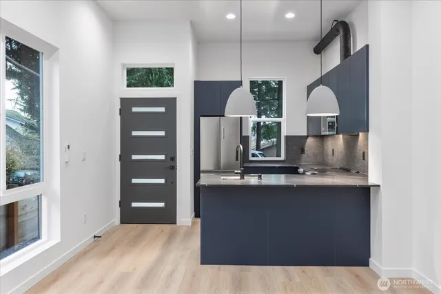 $689,950 | 10734 Interlake Avenue North, Seattle, WA 98133