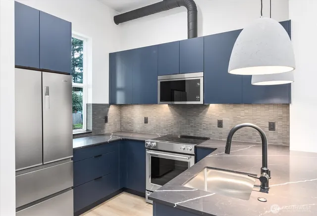 $689,950 | 10734 Interlake Avenue North, Seattle, WA 98133