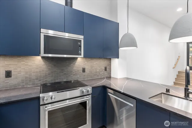 $689,950 | 10734 Interlake Avenue North, Seattle, WA 98133