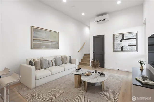 $689,950 | 10734 Interlake Avenue North, Seattle, WA 98133