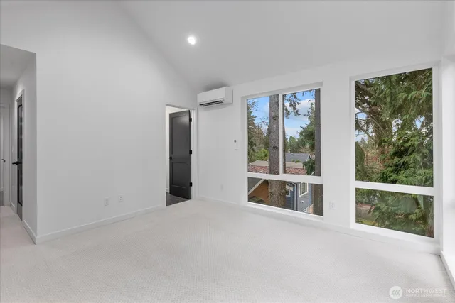 $689,950 | 10734 Interlake Avenue North, Seattle, WA 98133