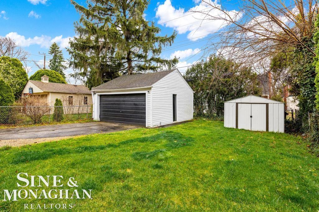 365 Moross Road Grosse Pointe, MI 48236 - Photo 27 of 34 50138742-667b6cae-b8e7-43bf-9bd9-85e6dddc97cb.JPG