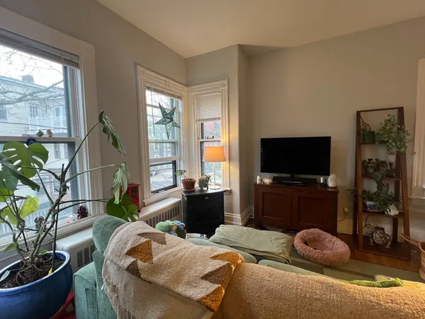 $3,100 | 49 Harrison Street, Unit 2, Somerville, MA 02143