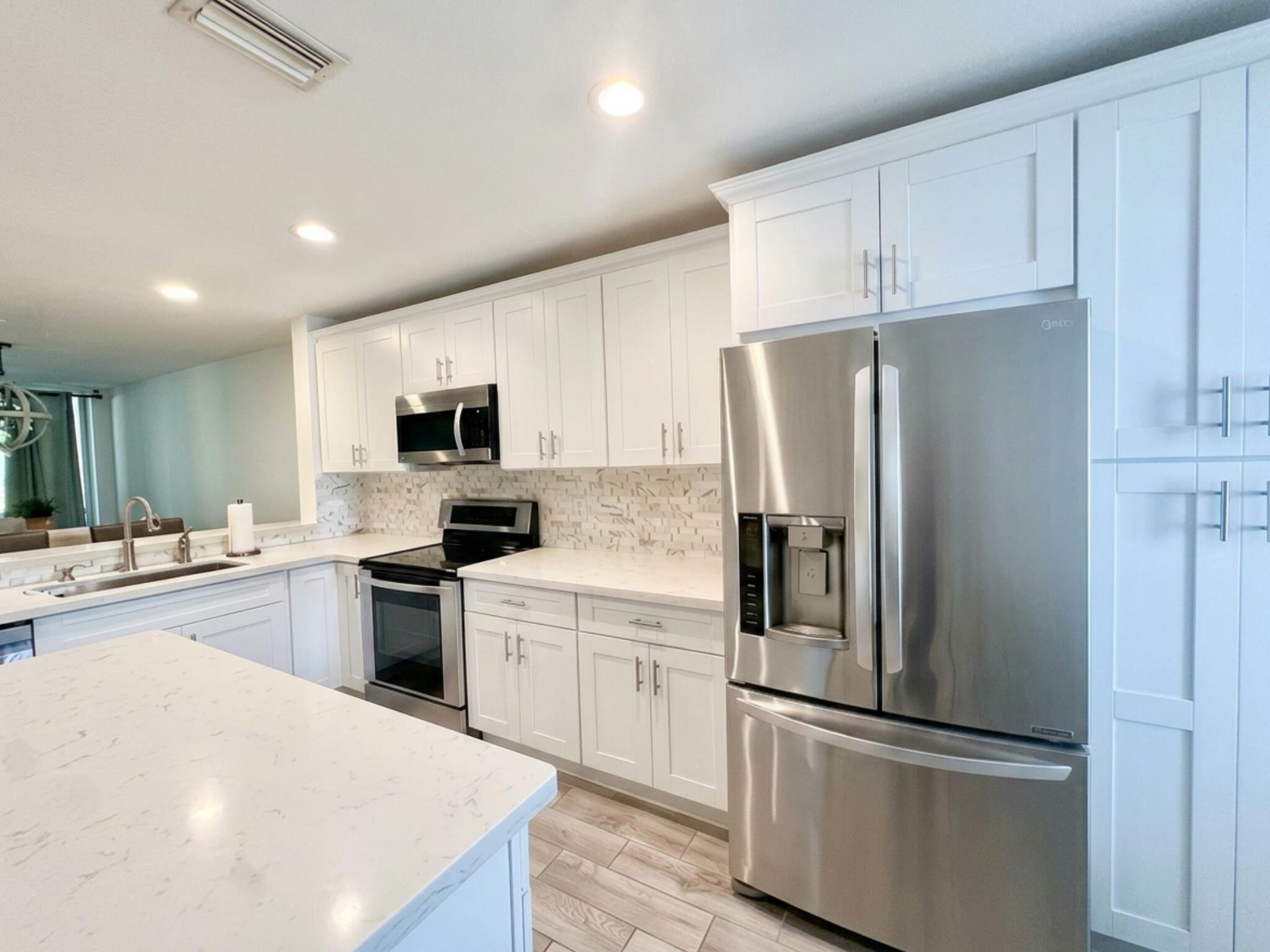 6207 Old Court Road, Unit 604 Boca Raton, FL 33433 - Photo 5 of 18 Kitchen 3
