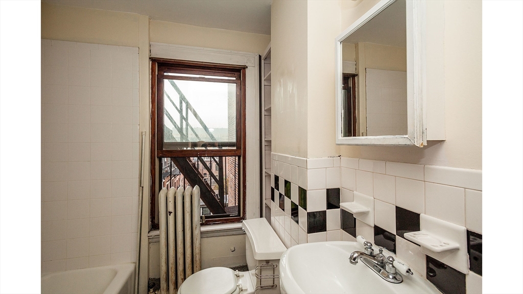 31 Myrtle Street, Unit 4 Boston, MA 02114 - Photo 6 of 14