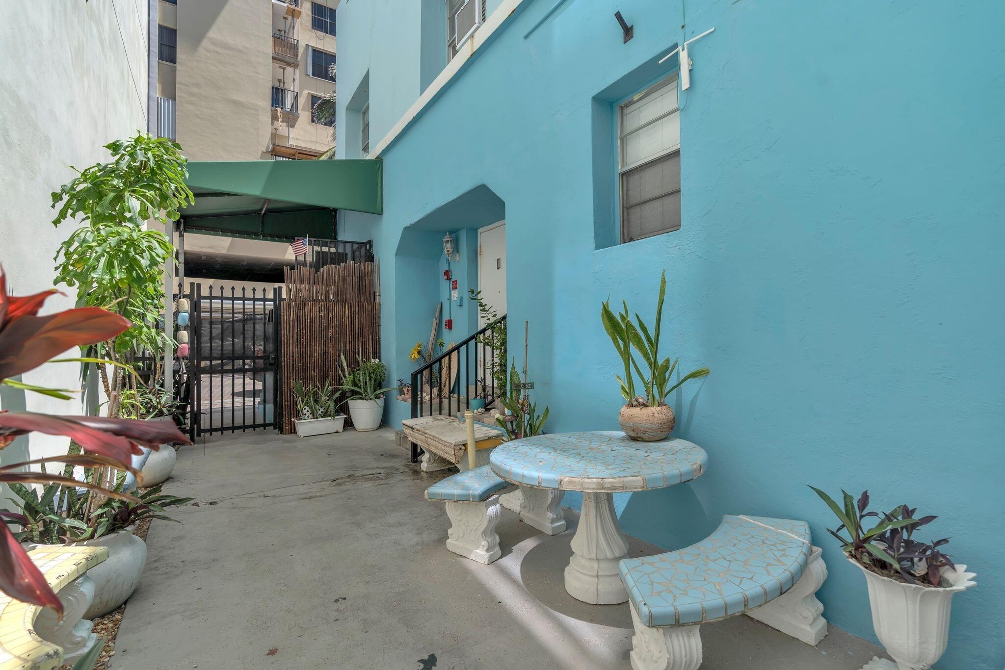 324 Indiana Street, Unit 3 Hollywood, FL 33019 - Photo 5 of 29 f92f74d74f087588df171b0cbd7cde61