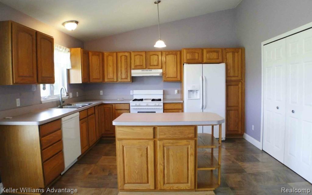 50170 Wear Road Belleville, MI 48111 - Photo 3 of 17 Kitchen 1.jpg