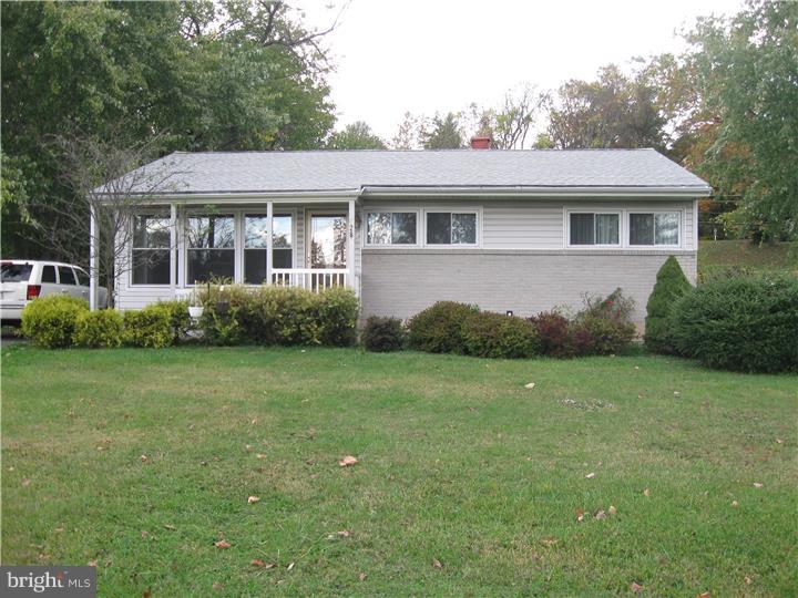 28 St Dunstans Road Hatboro, PA 19040 - Photo 2 of 10 Front Yard