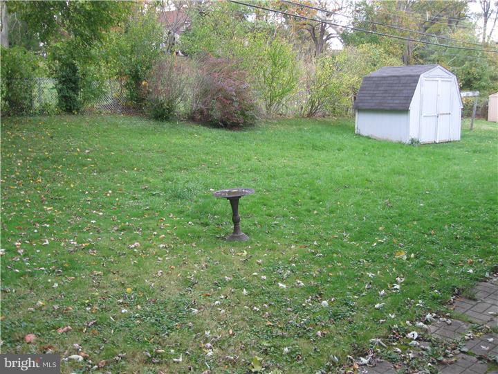 28 St Dunstans Road Hatboro, PA 19040 - Photo 5 of 10 Back Yard