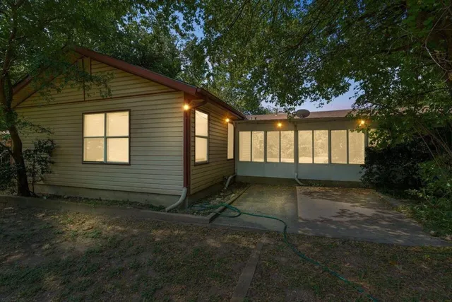 a view of backyard with a garden and trees