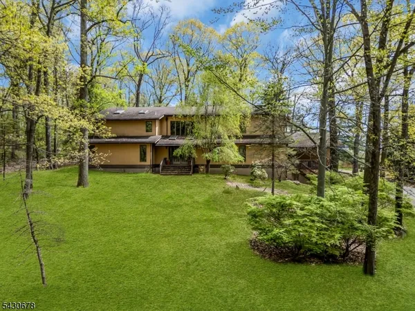 $950,000 | 14 Beaver Brook Drive, Long Valley, NJ 07853