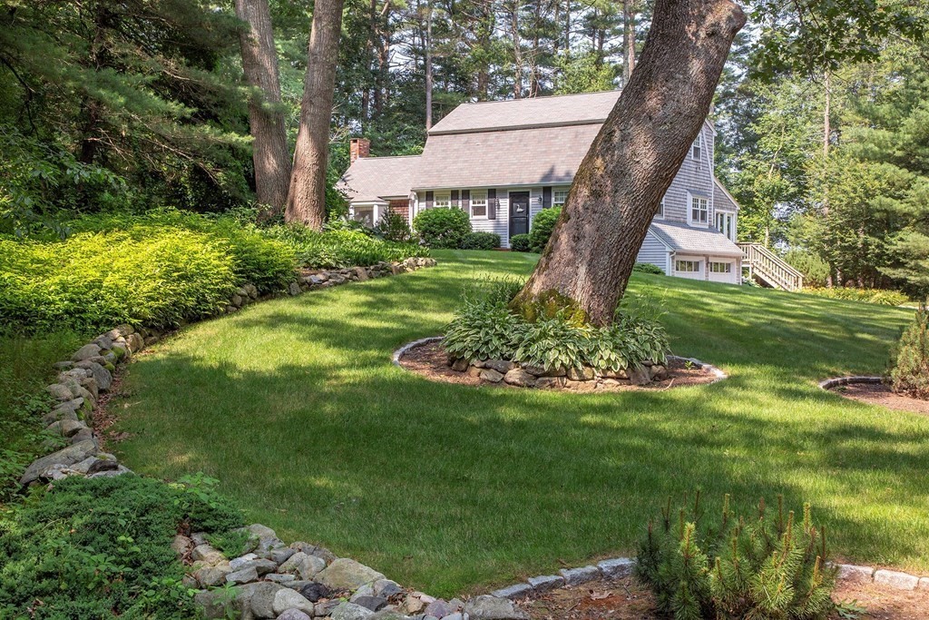 40 Union Hall Road Duxbury, MA 02332 - Photo 18 of 18 a view of a garden with a tree