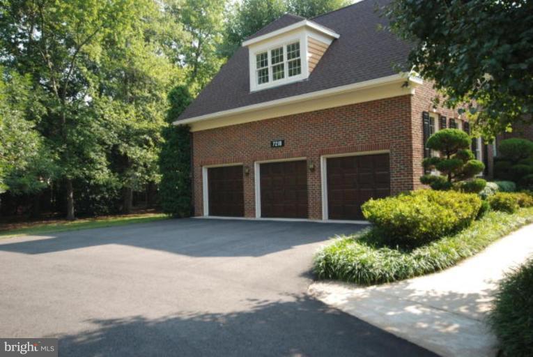 7218 Braddock Road Annandale, VA 22003 - Photo 3 of 30 Garage 1