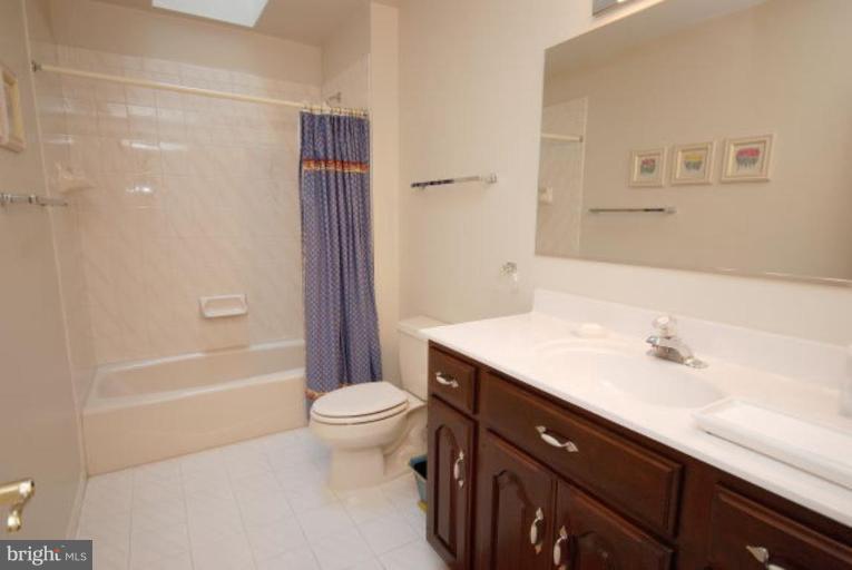 7218 Braddock Road Annandale, VA 22003 - Photo 21 of 30 Bath #2