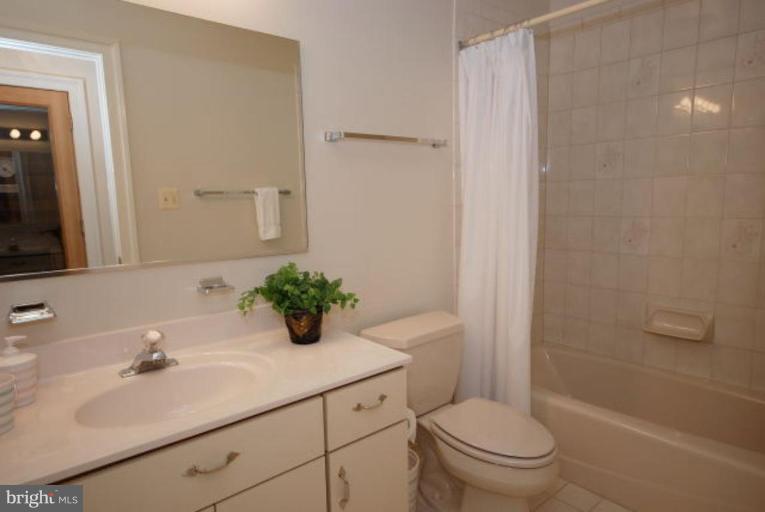 7218 Braddock Road Annandale, VA 22003 - Photo 25 of 30 Bath #4