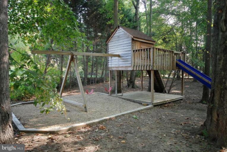 7218 Braddock Road Annandale, VA 22003 - Photo 29 of 30 Back yard