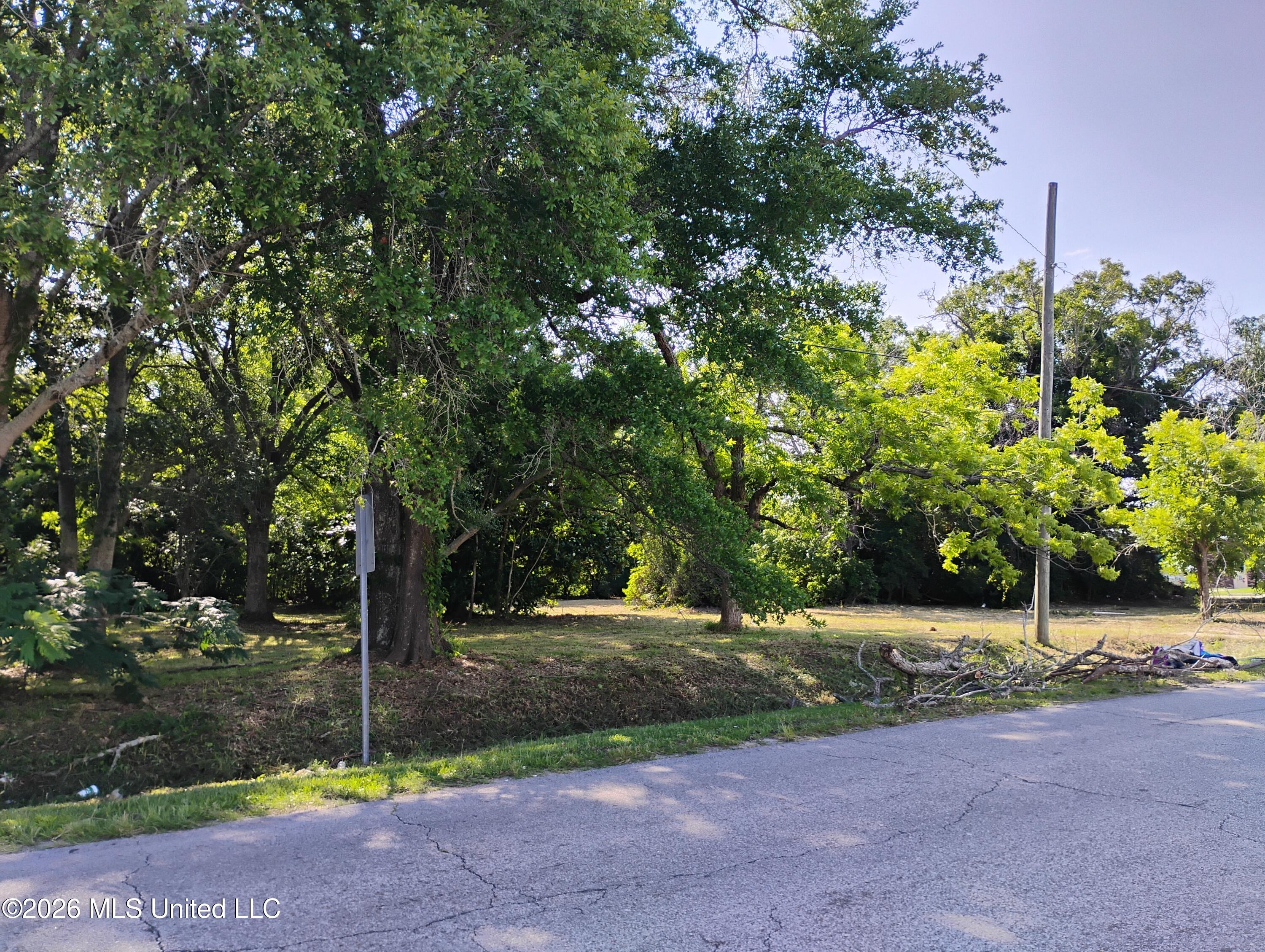 2001 30th Street Gulfport, MS 39501 - Photo 7 of 8 IMG_20250604_163750790_HDR
