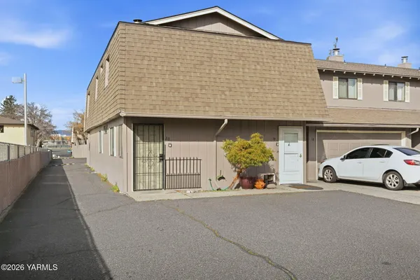 $195,000 | 701 South 38th Avenue, Unit 20, Yakima, WA 98902