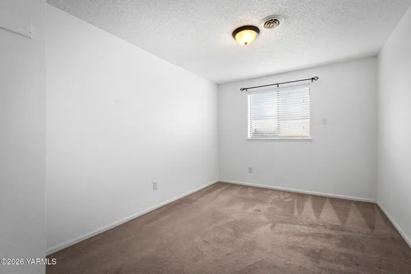 $195,000 | 701 South 38th Avenue, Unit 20, Yakima, WA 98902