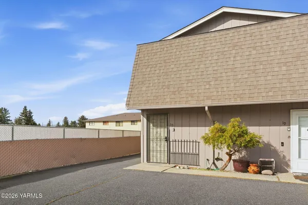 $195,000 | 701 South 38th Avenue, Unit 20, Yakima, WA 98902