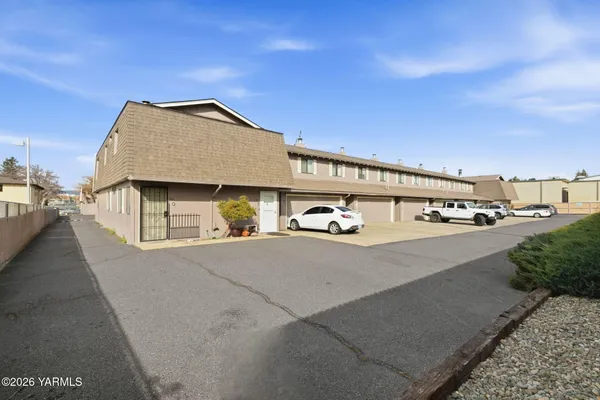 $195,000 | 701 South 38th Avenue, Unit 20, Yakima, WA 98902