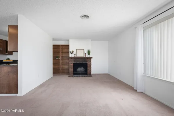 $195,000 | 701 South 38th Avenue, Unit 20, Yakima, WA 98902
