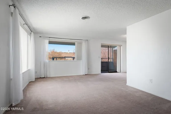 $195,000 | 701 South 38th Avenue, Unit 20, Yakima, WA 98902