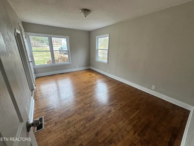 $449,900 | 1924 Sunny Lane, Knoxville, TN 37912