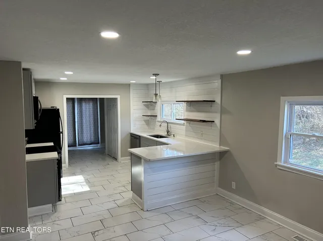 $449,900 | 1924 Sunny Lane, Knoxville, TN 37912